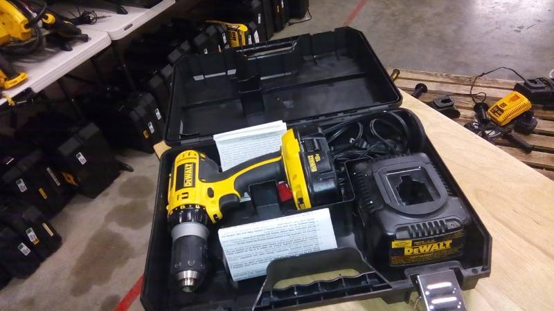 lot 3847 image: Cordless Hammer DrillDriver Kit, 2.4A, DeWalt XRP