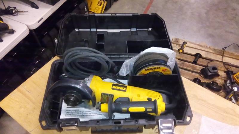 lot 3855 image: DEWALT 11-Amp Corded 4-12 in. Small Angle Grinder