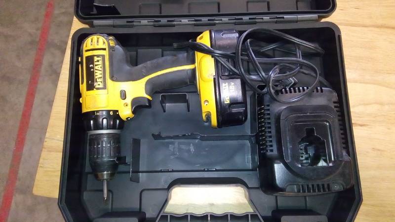 lot 3873 image: 18V 12 (13MM) CORDLESS COMPACT HAMMERDRILL KIT
