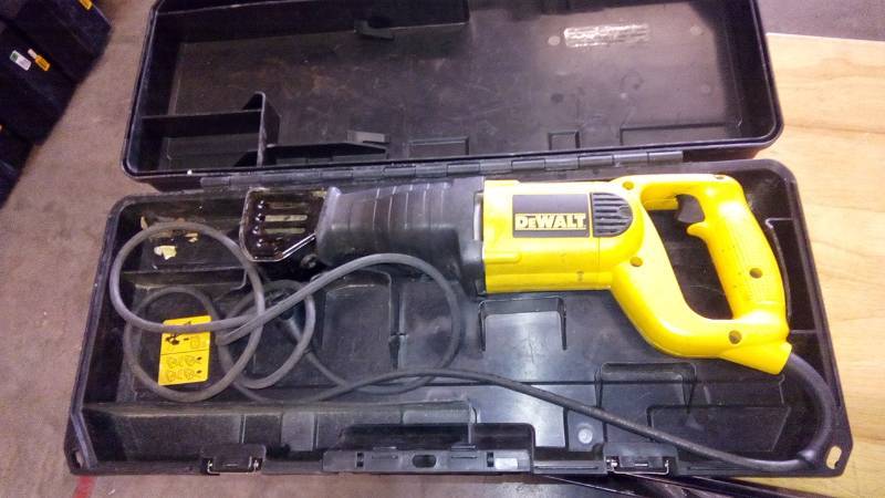 lot 3885 image: 10 Amp Reciprocating Saw