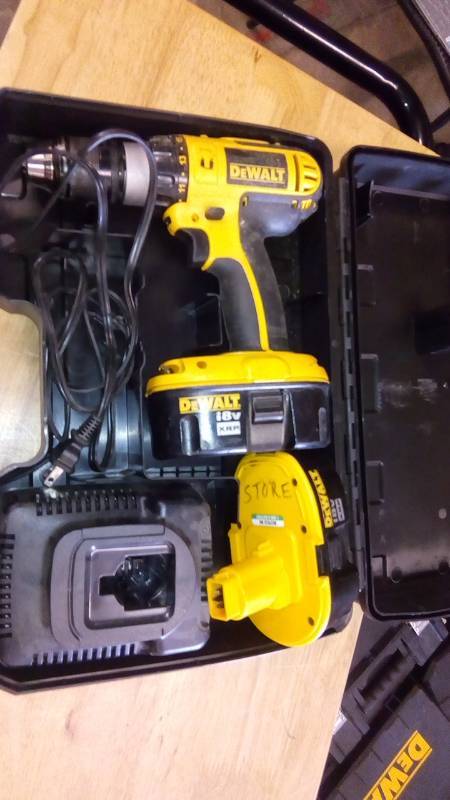 lot 3893 image: 18-Volt NiCd Cordless 12 in. Compact Hammer Drill