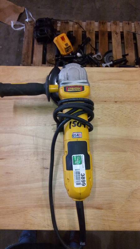 lot 3899 image: 4-12 (115 MM)  5 (125 MM) HIGH PERFORMANCE PADDLE SWITCH GRINDER WITH NO LOCK ON.