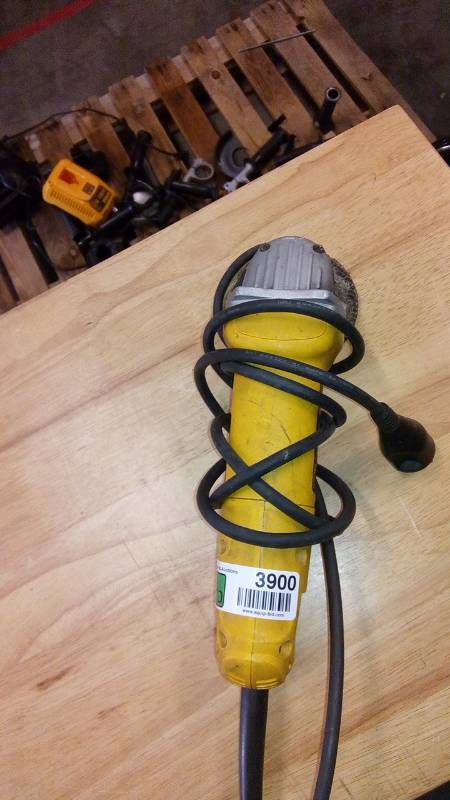 lot 3900 image: 4-12 (115MM) SMALL ANGLE GRINDER