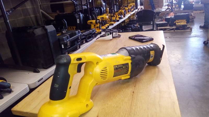 lot 3902 image: 18-Volt NiCd Cordless Reciprocating Saw