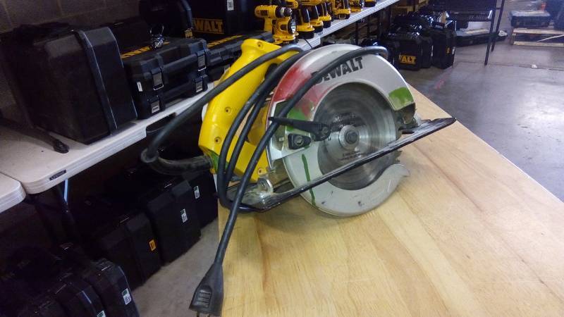 lot 3906 image: DEWALT 15-Amp Corded Circular Saw with Steel Shoe