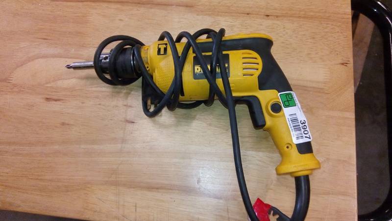 lot 3907 image: Corded Rotary Hammer Drill, 7A  120V.