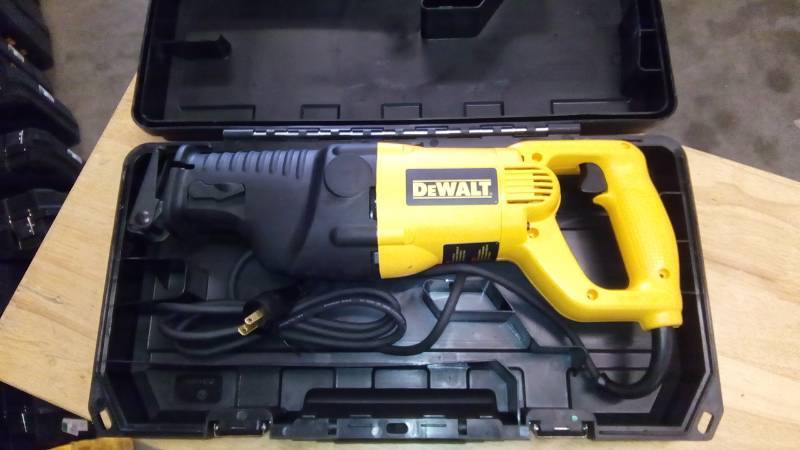 lot 3913 image: 12.0 AMP RECIPROCATING SAW