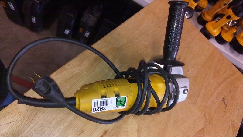 lot 3928 image: 120-Volt 4-12 in. Corded Small Angle Grinder