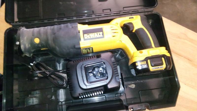 lot 3930 image: 18-Volt NiCd Cordless Reciprocating Saw