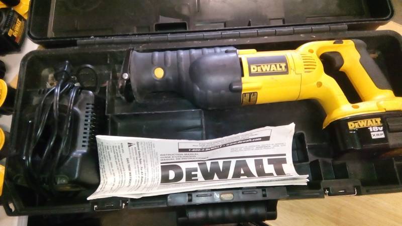 lot 3931 image: 18-Volt NiCd Cordless Reciprocating Saw Kit