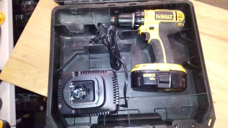 lot 3933 image: DeWalt DC720 18-Volt Cordless 12-Inch DrillDriver