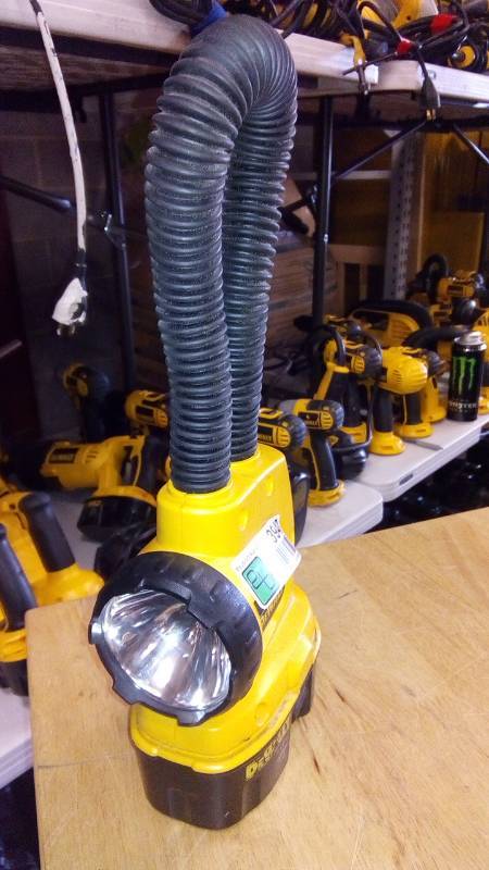 lot 3940 image: DEWALT DW919 18-Volt Flexible Floodlight