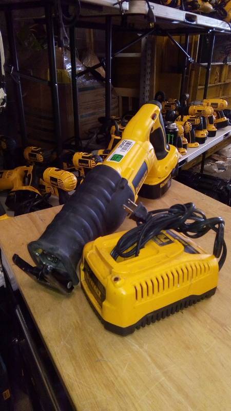 lot 3942 image: 18-Volt NiCd Cordless Reciprocating Saw