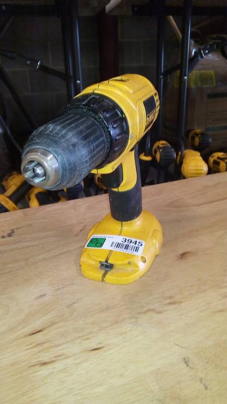 lot 3945 image: Dewalt DC759 18-volt 12-inch Cordless DrillDriver