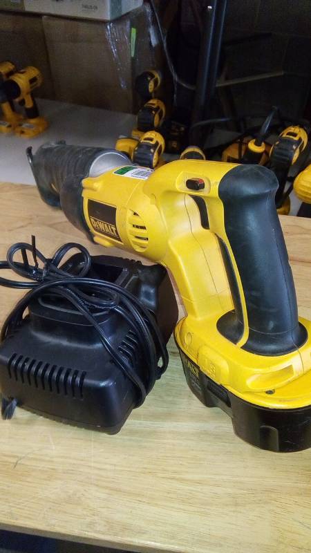 lot 3946 image: 18-Volt NiCd Cordless Reciprocating Saw