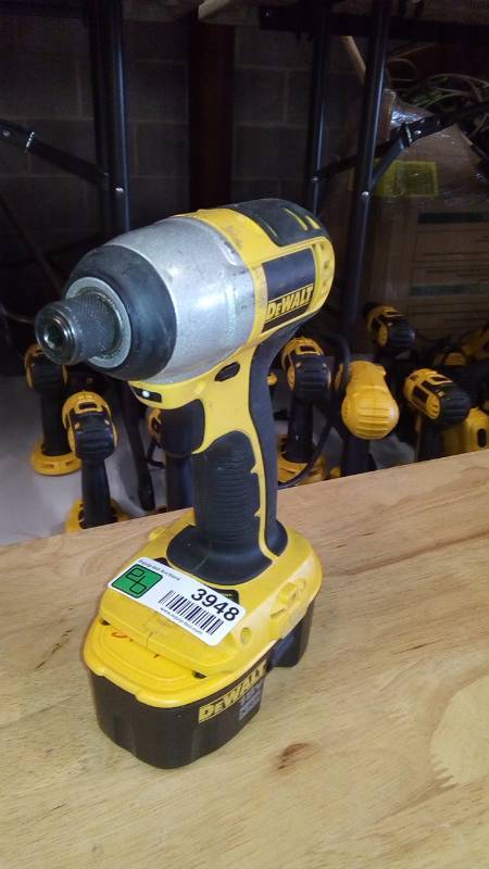 lot 3948 image: DEWALT DC825B 14-Inch 18-Volt Cordless Impact Driver