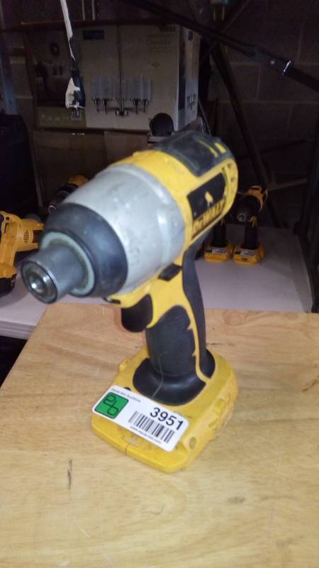 lot 3951 image: 14 (6.35MM) 18V CORDLESS IMPACT DRIVER (TOOL ONLY)