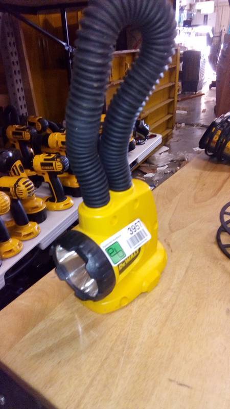 lot 3957 image: DEWALT DW919 18-Volt Flexible Floodlight