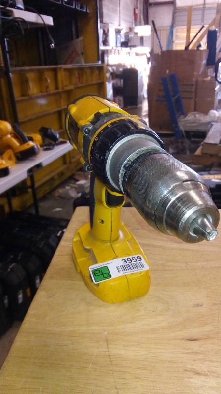 lot 3959 image: 12 (13MM) 18V CORDLESS XR HAMMERDRILLDRILLDRIVER