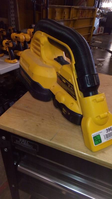 lot 3962 image: DeWALT DC515 - BlackYellow - Vacuum Cleaner