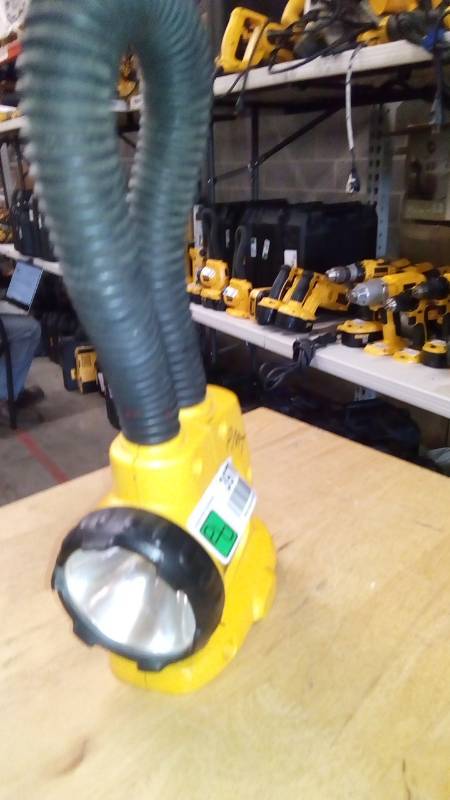 lot 3970 image: 18V CORDLESS FLEXIBLE FLOODLIGHT