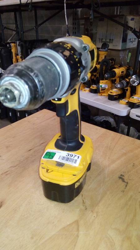 lot 3971 image: DEWALT 18v XRP 12 Hammer Drill Driver Dcd950