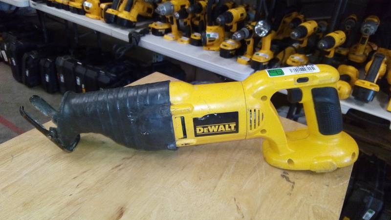 lot 3975 image: DEWALT DW938 18 Volt Cordless Reciprocating Saw