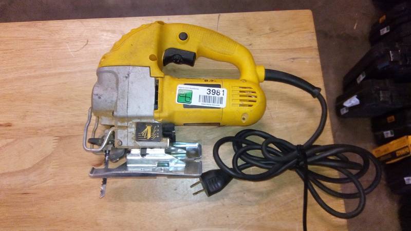lot 3981 image: DEWALT DW317 Variable Speed Orbital Jig Saw