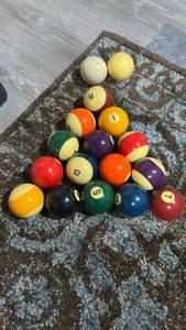lot 6969 image: Pool Ball Set 16 Balls Numbered 1-15 Plus Cue Ball