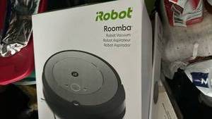 lot 6977 image: iRobot Roomba Robot Vacuum Cleaner - gently used