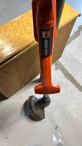 lot 7029 image: BlackDecker Weed Eater Electric