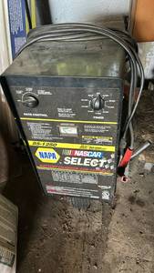 lot 7046 image: NAPA NASCAR SELECT 85-1250 Battery Charger and Starter 60200 AMP
