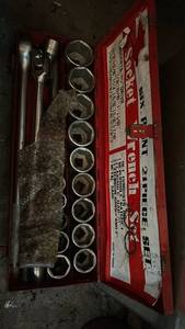 lot 7052 image: Socket Set 10-Piece with Ratchet and Extensions