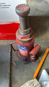 lot 7062 image: MVP Pro-Lift 12-Ton Hydraulic Jack