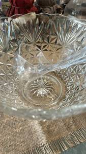 lot 7087 image: Cut Glass Bowl with Geometric Star Pattern