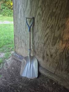 lot 8003 image: Garden Tool Lot Shovel Spade Fork Pick 4 Piece