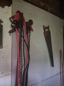 lot 8004 image: Chain Hoist with Red Handle and Chain