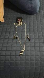 lot 60101 image: Fashion Jewelry Set Necklace Earrings with Red Crystal and Black Beads
