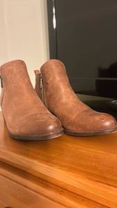lot 60126 image: Womens Brown Leather Ankle Boots with Zip Closure