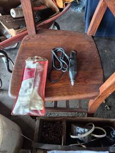 lot 31 image: Dremel 8220 Rotary Tool with Accessories Kit