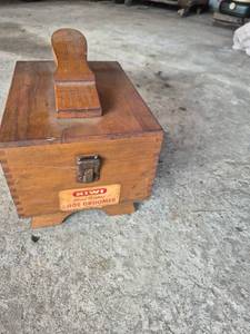 lot 38 image: Kiwi Hand Guard Shoe Groomer Wood Storage Box