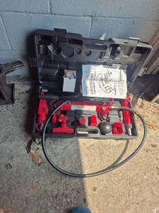 lot 41 image: Pittsburgh 10 Ton Hydraulic Porta Power Kit