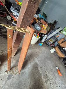 lot 42 image: Wood and Tone Metal Wall-Mount Coat Hook Rack with Scroll Bracket
