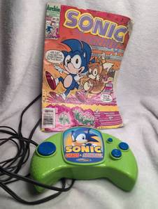 lot 2008 image: Sonic Chaos & Spinball TechnoSource Handheld Game Controller Green with Sonic Comic