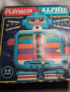 lot 2200 image: Playskool Alphie The Electronic Robot 426 Computer Game