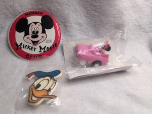 lot 2209 image: Mickey Mouse Club Member Pin with Accessories Lot