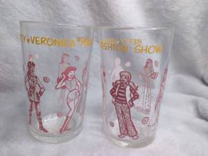 lot 3602 image: Betty and Veronica Fashion Show 2-Piece Glass Set&nbsp