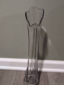 lot 3609 image: Clear Glass Vase with Scalloped Rim - 16 Inches