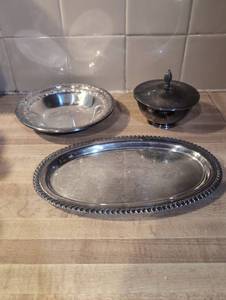 lot 3620 image: Silver Plate 3-Piece Serving Set Oval Tray Bowl Covered Dish