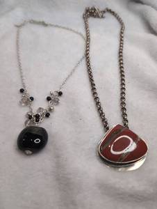 lot 4007 image: 2 Fashion Necklaces with Stone Pendants and Beaded Accents